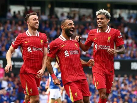Liverpool overcome Chelsea to stay top of the Premier League