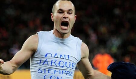 Iniesta announces plans to retire