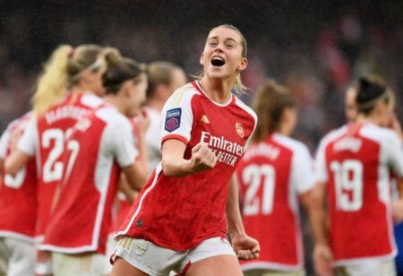 Arsenal dominate Tottenham in North London derby to extend unbeaten streak