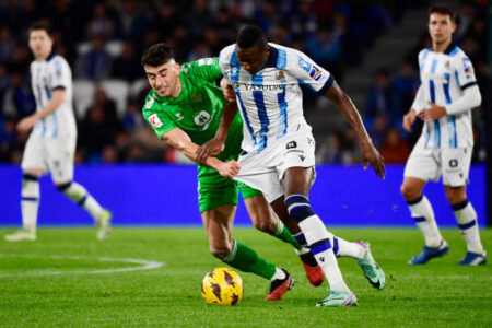 Valencia secure loan signing of Umar Sadiq