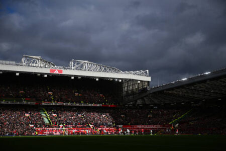 Manchester United warn fans of spending rule breach risk