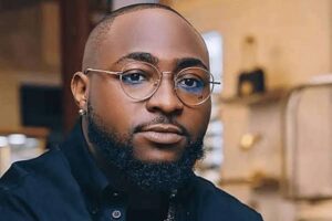 “Why Akwa Ibom first?” — Davido explains choice for Nigerian concert Davido at a pre-concert reception in Uyo, Akwa Ibom, praising the state’s facilities and welcoming fans ahead of his live show.
