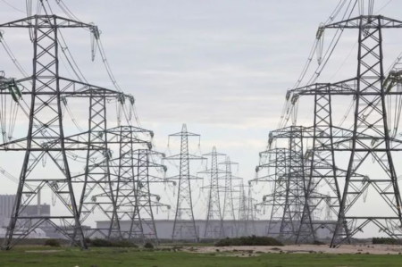 Renewable energy: People living near new Pylons to receive £250 off electricity bills