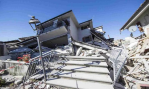 Earthquake-damaged building sparks panic in Naples, Southern Italy