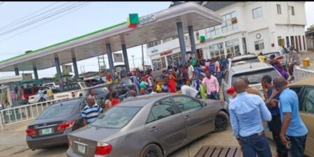 Petrol hits 950 per litre as NNPC hikes price nationwide