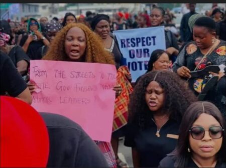 Rivers women call for reinstatement of Fubara, demand justice Rivers Women protesting