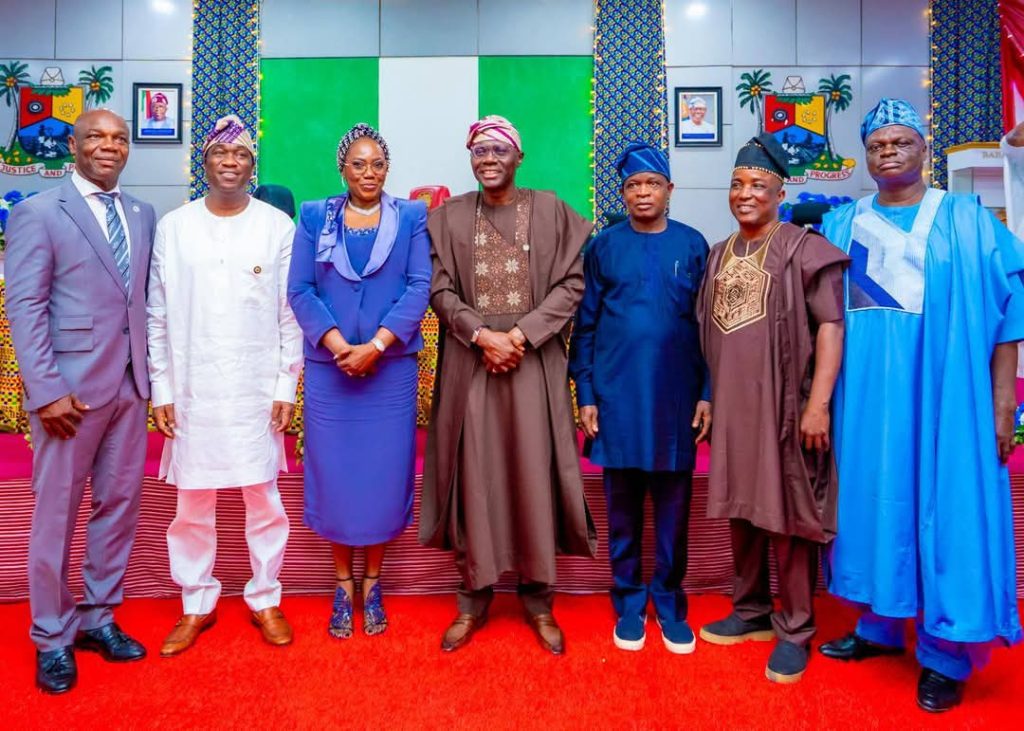 Sanwo-Olu swears in new civil service commission, urges merit-based leadership Babajide Sanwo-Olu and new set of members into the State’s Civil Service Commission.
