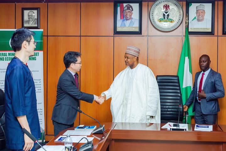 Abubakar Bagudu and Hideo Suzuki