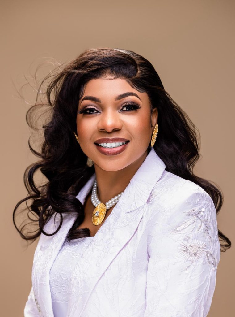 Bola Ayànfé’s praise night restores lost gift after years Bola Ayànfé