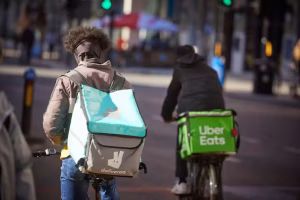 Illegal Migrants Exploit UK Gig Economy for Quick Earnings