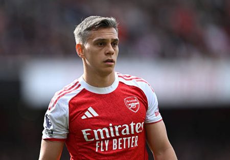Leandro Trossard is in advanced talks to extend his Arsenal contract, with all parties optimistic he'll stay despite interest from Saudi clubs.
