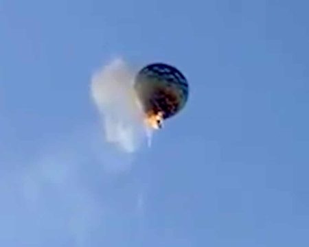 Brazil: Eight killed as hot-air balloon catches fire and crashes Brazil's hot-air balloon catches fire