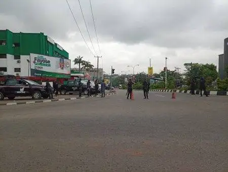 JUST IN: Armed security personnel take over PDP secretariat as Wike, Makinde groups meet Security agencies at the national secretariat of the Peoples Democratic Party, PDP, in Abuja.