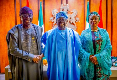 Sanwo-Olu visits Tinubu to express gratitude for birthday wishes Governor Babajide Sanwo-Olu with President Bola Tinubu and First Lady Oluremi Tinubu at the Presidential Villa during a courtesy visit in Abuja.