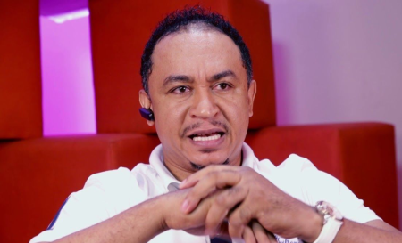Daddy Freeze criticises 2Face’s public apology Daddy Freeze