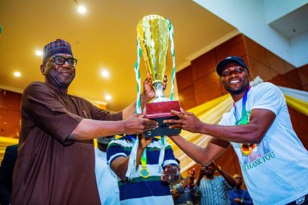 Gov AbdulRazaq rewards Kwara United with ₦5m, land for Federation Cup victory Abdulrahman Abdulrazaq with President's Federation Cup