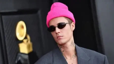 Justin Bieber’s ‘Swag’ breaks billboard records Justin Bieber