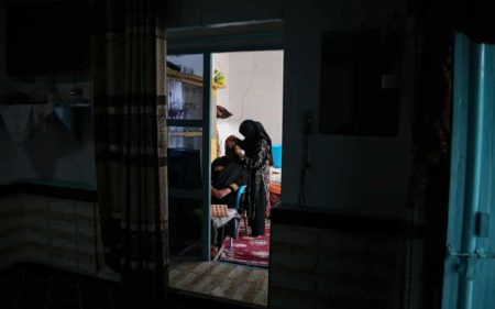Taliban crackdown threatens underground beauty salons Taliban crackdown threatens underground beauty salons