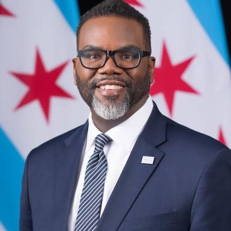 Chicago Mayor signs order to shield residents from immigration crackdown Chicago's Mayor (Source: CBS News)