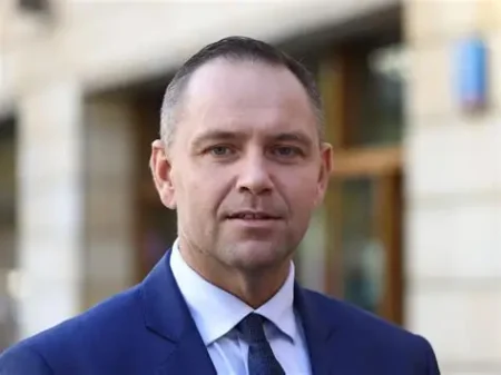 Poland vetoes extension of benefits for Ukrainian refugees Karol Nawrocki