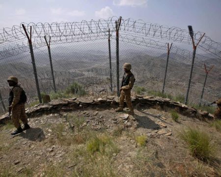 Pakistani forces kill 35 militants in border clashes