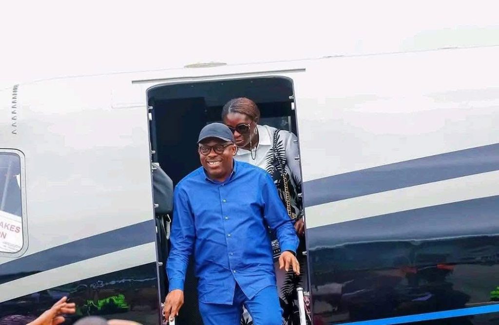 Siminalayi Fubara stepping down from the plane upon his arrival in Port Harcourt, Rivers State
