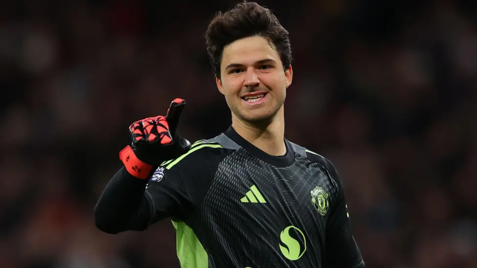 Lammens embraces Man Utd pressure, rejects Schmeichel hype Man Utd’s Senne Lammens says he’s “not Schmeichel in disguise” but ready for the pressure of being United’s No.1 after a strong start to his Old Trafford career.