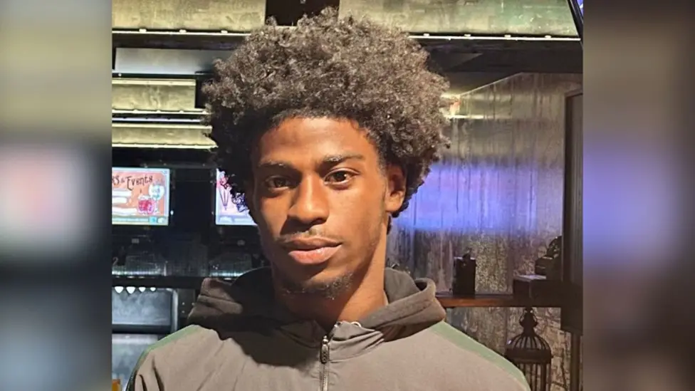 Black teenager stabbed to death in South-West London, Police investigate Black teenager stabbed to death in South-West London, Police Investigate
