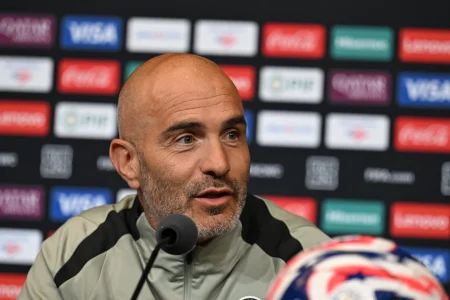 Chelsea manager Enzo Maresca reacts on the touchline after Liam Delap’s late red card during the 4–3 Carabao Cup win over Wolves at Stamford Bridge.