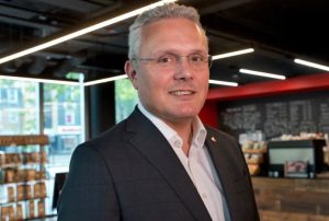 Santander’s Regnier urges govt to step in over £11bn car finance payout plan Mike Regnier