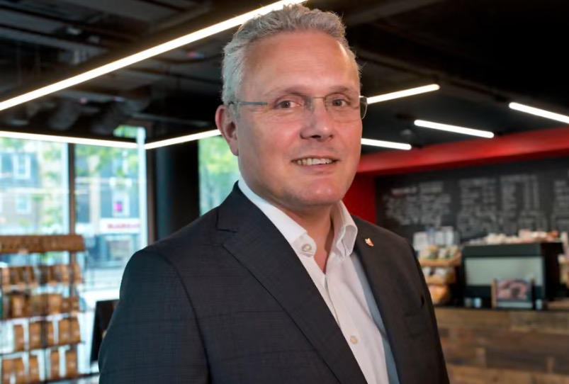 Santander’s Regnier urges govt to step in over £11bn car finance payout plan Mike Regnier