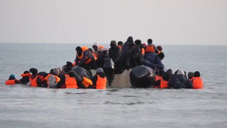 Migrant removed to France returns to UK by small boat Britain under siege? 1,075 migrants storm channel in 24 hours