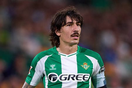 Bellerin: The footballer pedalling for a greener future Bellerin: The footballer pedalling for a greener future