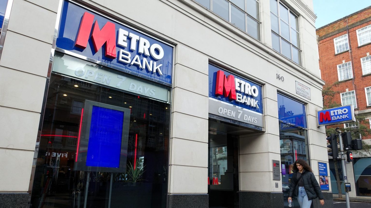 Metro bank customers furious after IT glitch leaves accounts in red