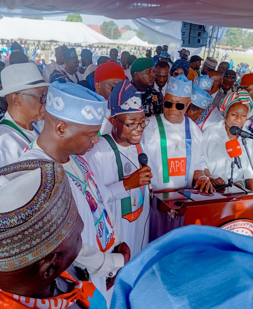Thousands defect to APC in Plateau as Akpabio, Doro restate support, benefits Dr Bernard Doro and Godswill Akpabio