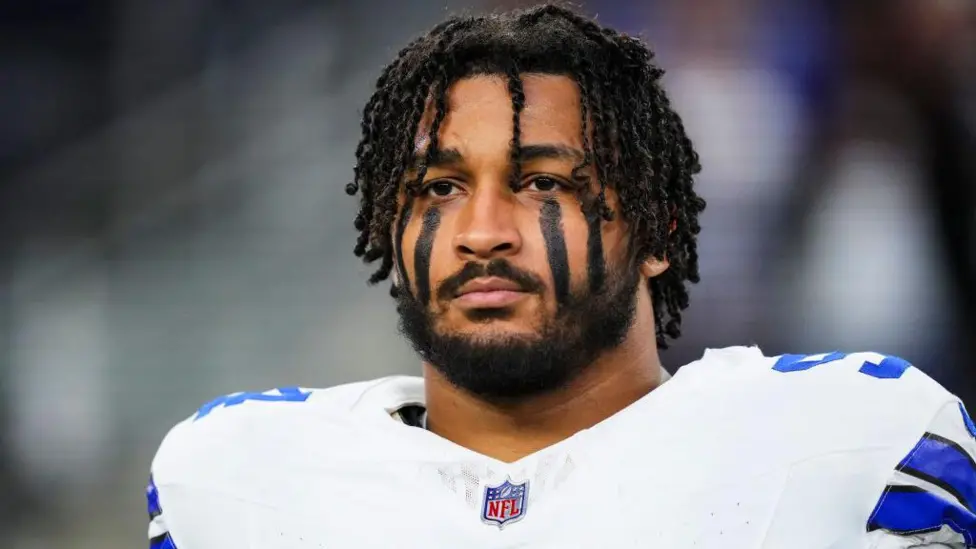 Dallas cowboys’ Marshawn Kneeland dies at 24 Dallas Cowboys defensive lineman Marshawn Kneeland dies aged 24 after an apparent suicide, prompting tributes from teammates, fans, and the NFL community.