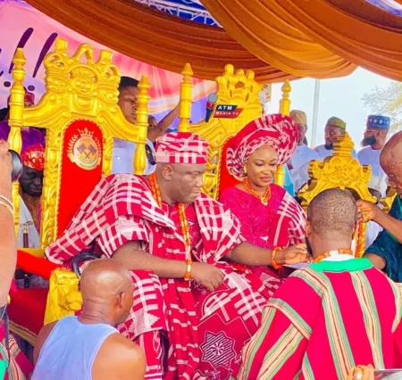 The Alaafin of Oyo speaking at the Oyo Palace during the installation of new Yorubaland chieftaincy titleholders.