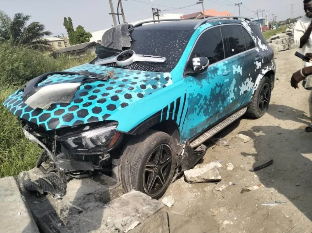 Outrage as TikToker Peller crashes car in Lagos during ’emotional’ livestream Peller's crashed car