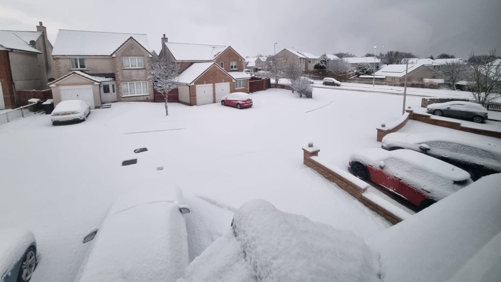 UK faces cold new year as snow warnings, health alerts issued Snow