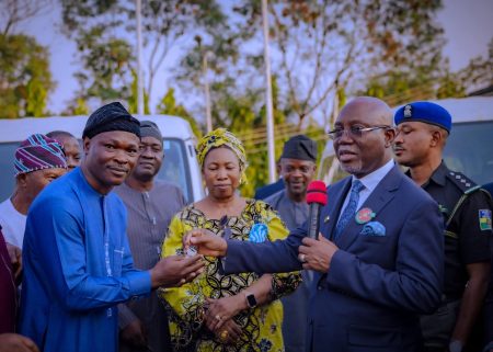 Lucky Aiyedatiwa presents keys to officials