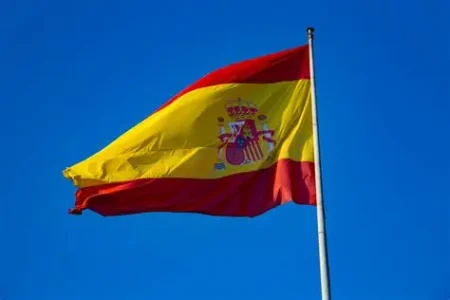 Spain moves to legalise status of 500,000 undocumented migrants
