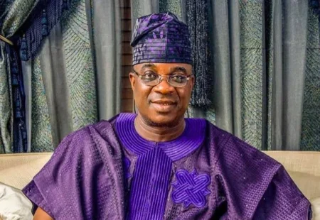 Fuji musician KWAM1 amid controversy over the Awujale of Ijebu succession process.