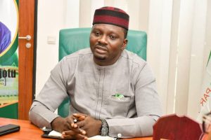 Ojotu Ojema speaking to students of the National Association of Agatu Students about political affiliation and access to opportunities.