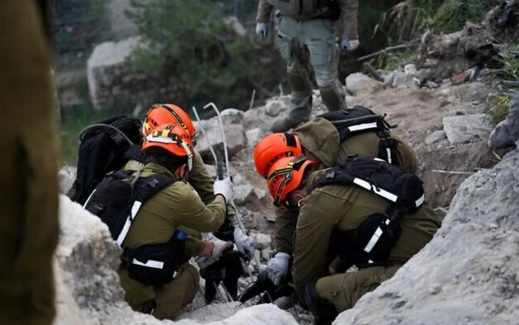 Explosion rocks Jerusalem’s old city Jerusalem's Old City was rocked by a series of loud explosions and Iranian missile warnings on Friday, leaving a trail of damage and