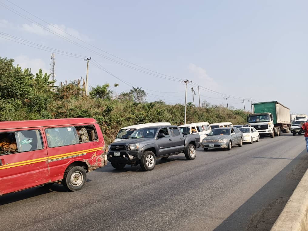 Overturned Mack truck and containers on Otedola Bridge causing traffic on Lagos-Ibadan Expressway before LASTMA cleared the road.