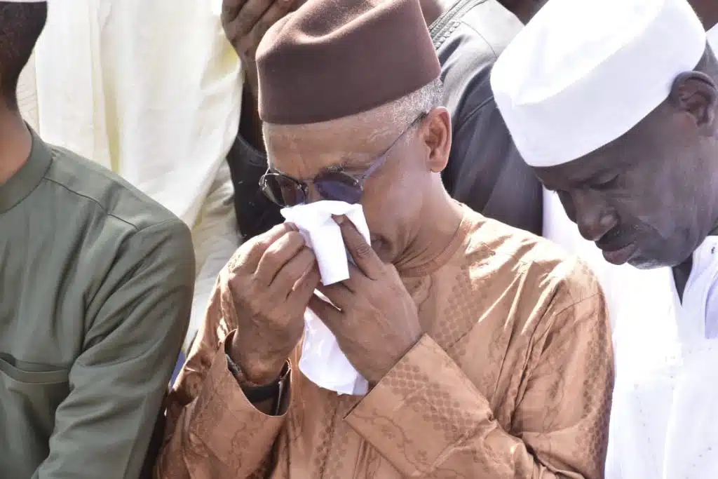 El-Rufai weeps as mother is buried in Abuja Former Kaduna governor Nasir El-Rufai and his son, Mohammed Bello El-Rufai