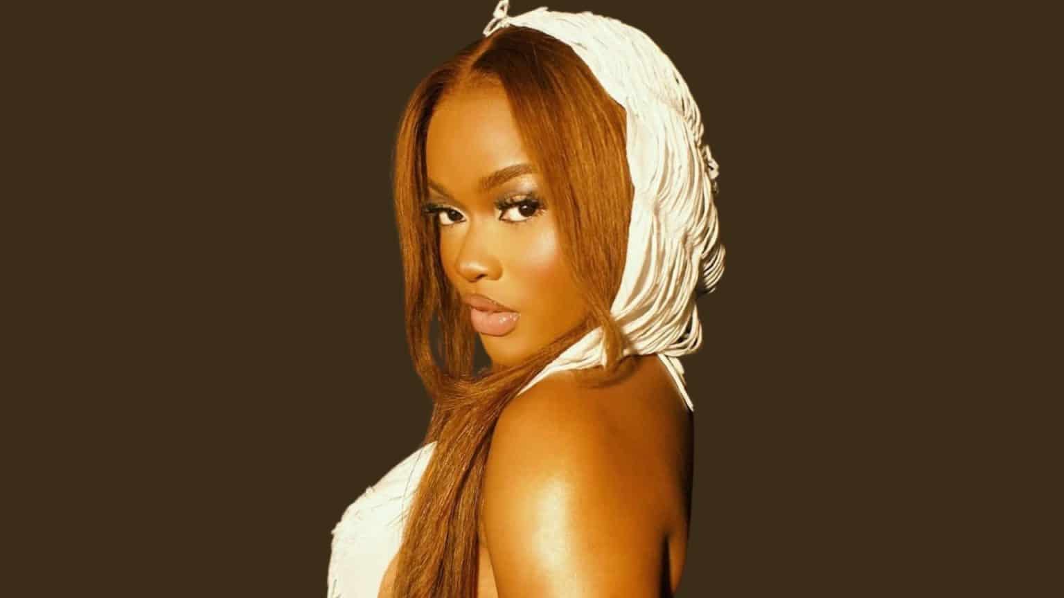 Singer Liya, Davido