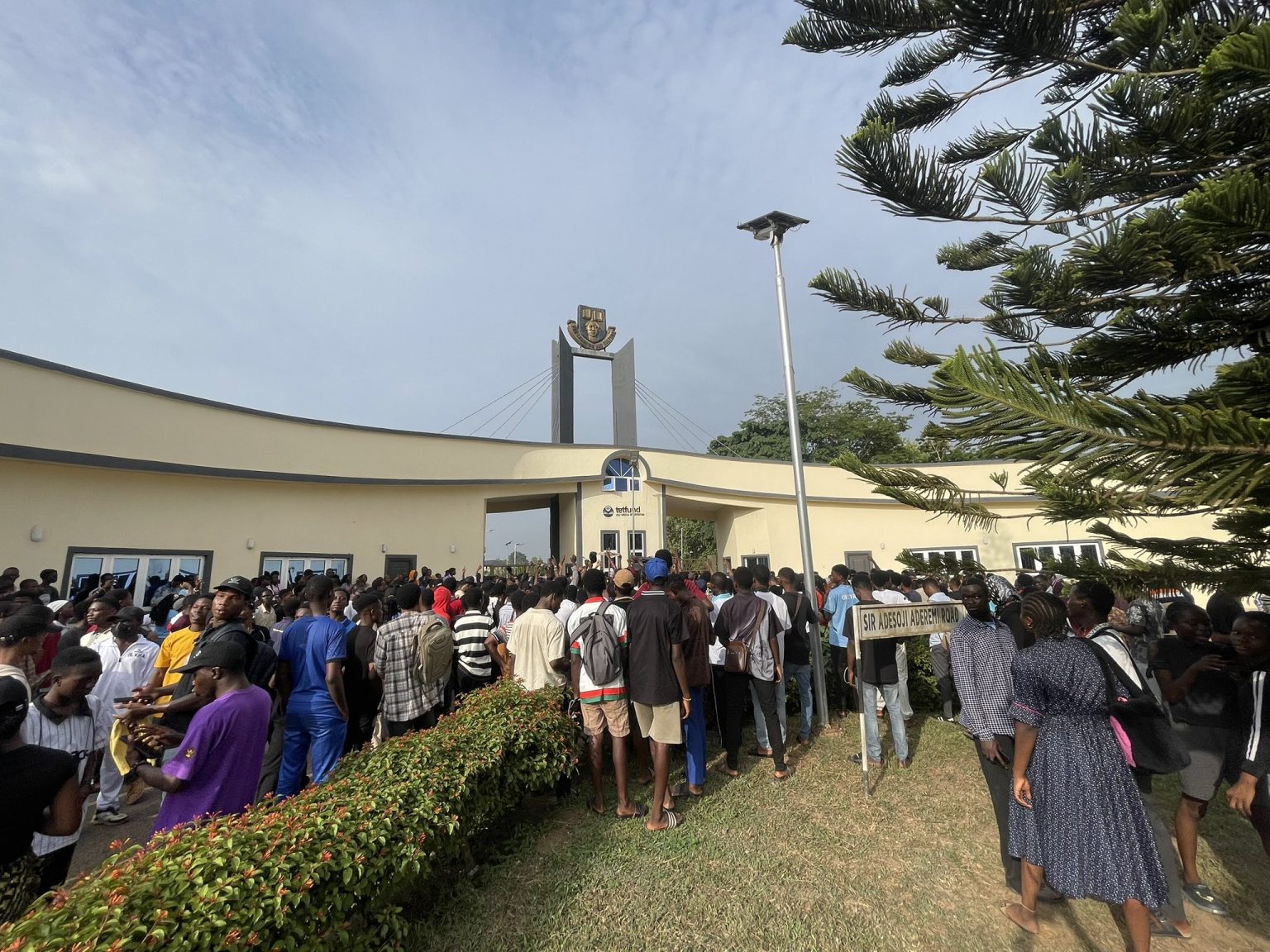 OAU students stage peaceful protest over welfare, academic concerns Obafemi Awolowo University (OAU) students