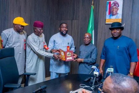 Governor Alex Otti receiving leaders of the Accord Party at his country home in Abia State.